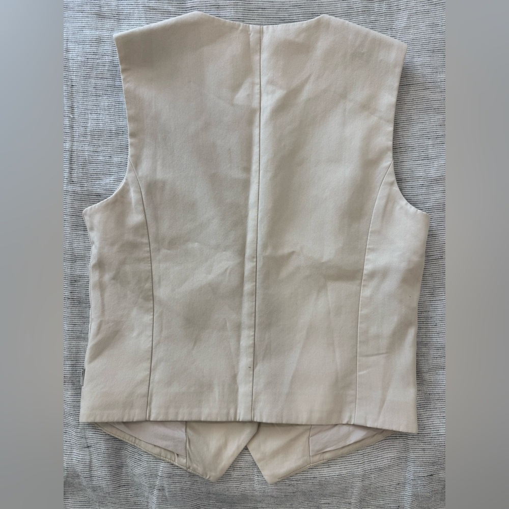 Vuori Women's Beige Coastline Vest. - Picture 3 of 5
